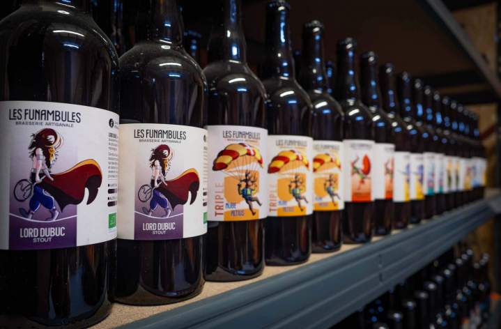 Bières, vins et liqueurs locales pour tous.